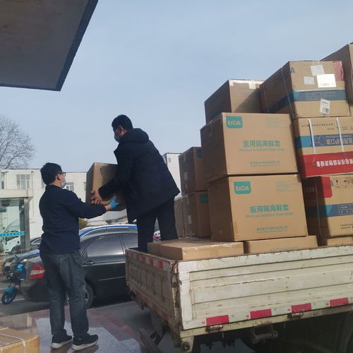扛住風險的脊梁——青島萊西稅務“60后”突擊隊主動請纓上陣首夜，搬運數十噸防疫物資